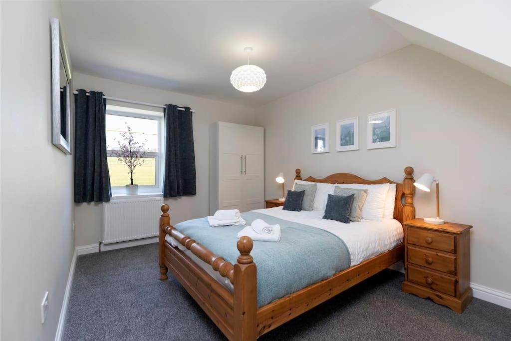 Auckland View - A Comfy & Spacious 4Bed With Views Coundon Esterno foto